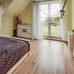4 Bedroom Stunning Home In Mragowo