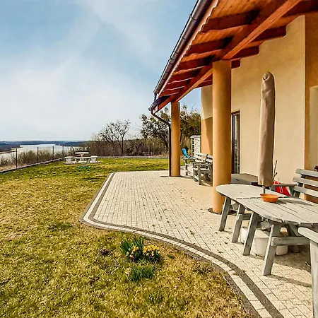 4 Bedroom Stunning Home In Mragowo